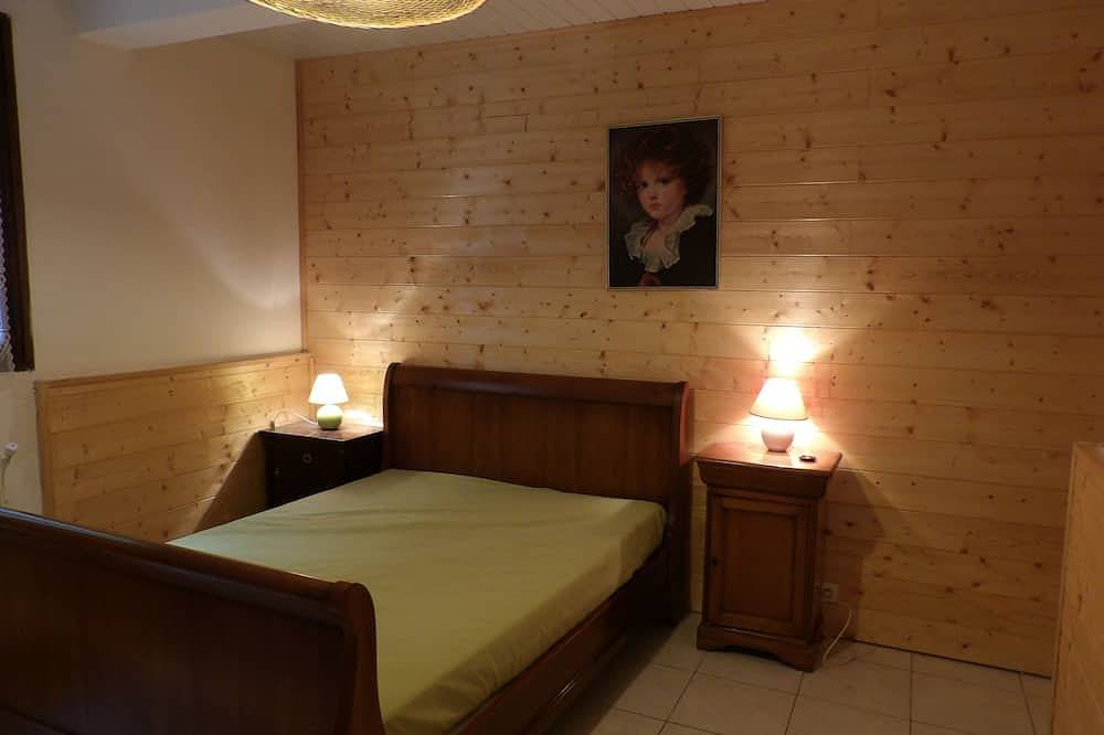 Maison pour 15 personnes à Salat, piscine chauffée à partager de 100 m2, wifi in Sarlat-la-Canéda, Périgord Noir