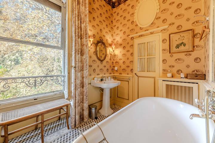 Location de vacances pour 12 personnes, avec terrasse ainsi que piscine et jardin à Junas - 3