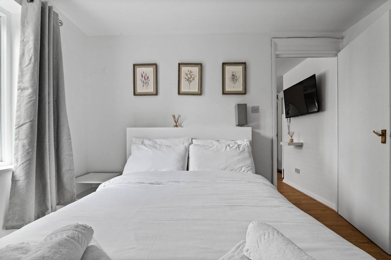 Entire apartment, White Shades Mill Hill in London, South East England