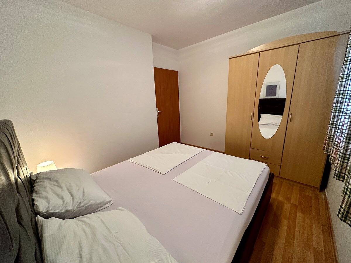 Ganze Wohnung, Gemütliche Ferienwohnung, 300 m von der Küste und 900 m von den Restaurants am Yachthafen entfernt in Novi Vinodolski, Primorje-Gorski Kotar