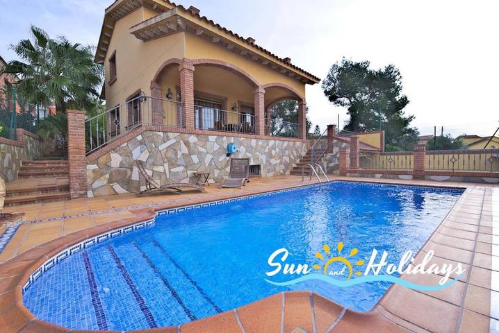 Casa rural para 8 personas, con Balcón y Terraza además de Jardín y Piscina en Vendrell - 2