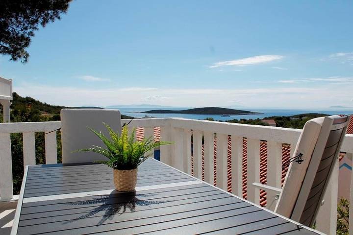 Maison d’hôte pour 4 personnes, avec balcon dans Vis