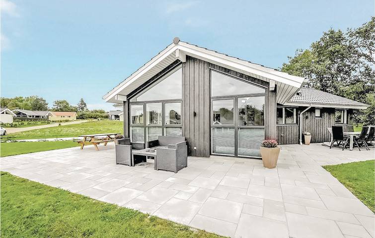 Ferienhaus für 8 Personen, mit Terrasse und Whirlpool sowie Garten und Sauna in Kelstrup Strand