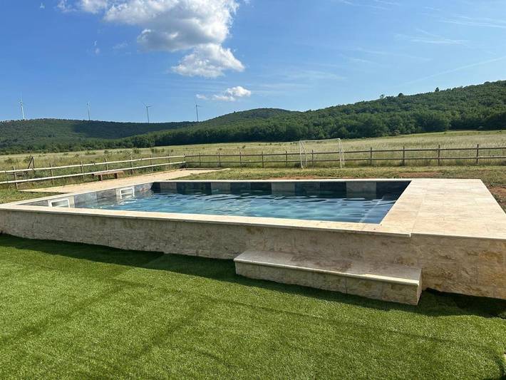 Location de vacances pour 8 personnes, avec jacuzzi et terrasse ainsi que jardin et piscine à Artigues (Var) - 2