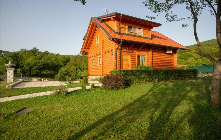 Gemütliche 17 m² große Wohnung mit Pool, WLAN und Parkplatz in Lika-Senj