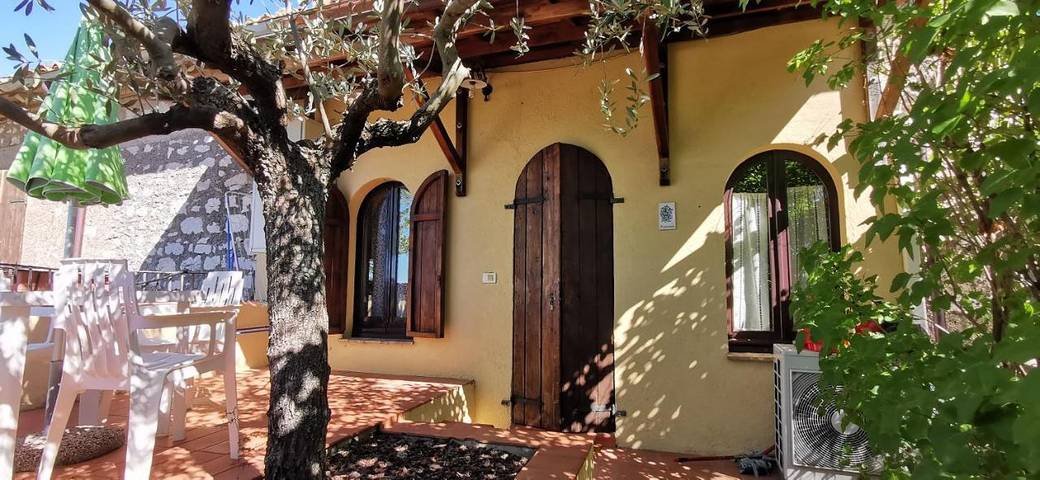 Location de vacances pour 6 personnes, avec piscine ainsi que jardin et vue à Trevi - 2