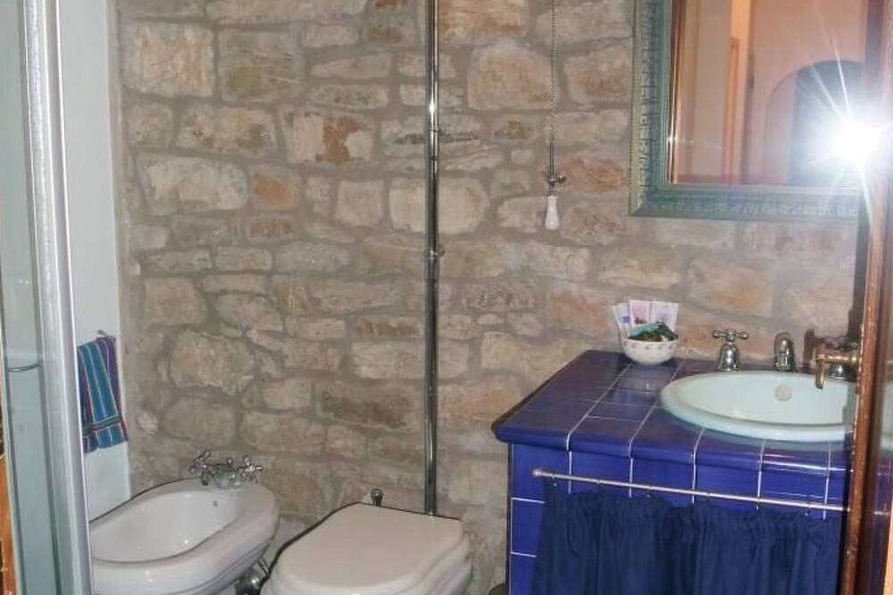 Altes Steinhaus mit Garten in Corciano, Provincia de Perugia