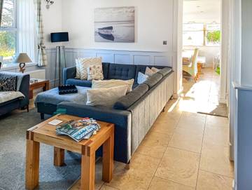 Holiday Rental for 18 People in Abersoch, Llŷn Peninsula, Photo 3