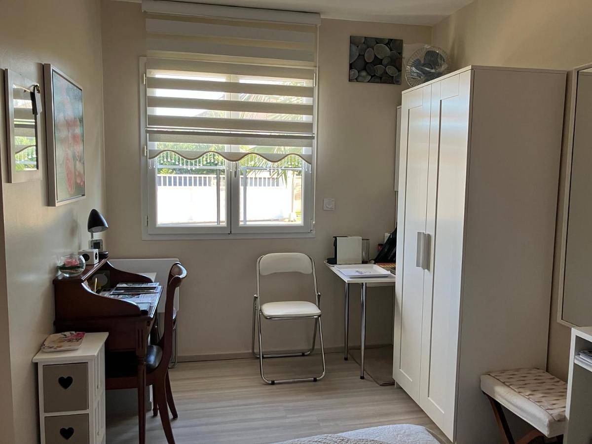Double Room with Private External Bathroom in Charmeil, Région de Vichy