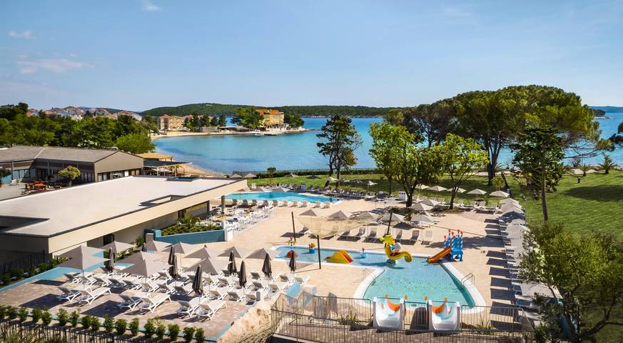 Camping für 4 Personen, mit Terrasse und Pool auf Rab