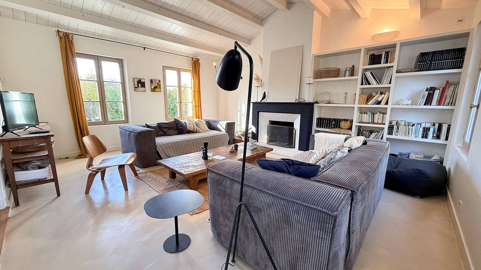 Entire holiday apartment, Charming house a stone's throw from the beach in Les Portes-en-Ré, Ile de Re