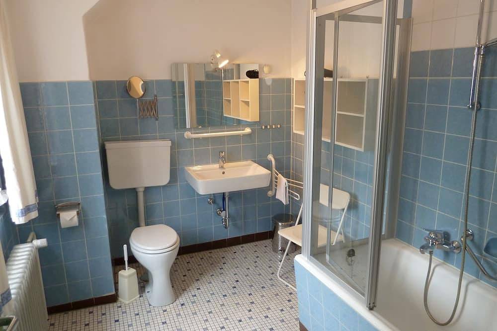 Ganze Wohnung, Stilvolle Ferienwohnung  auf einem fränkischen Obst- und Brennereihof in Leutenbach, Fränkische Schweiz