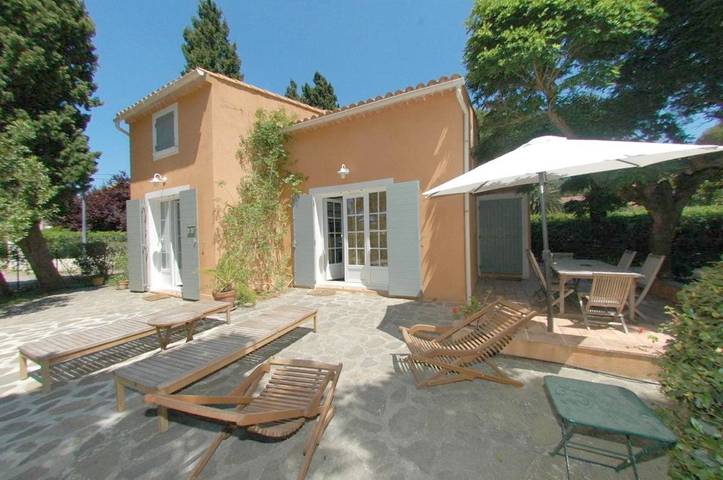 Location de vacances pour 10 personnes, avec Jacuzzi ainsi que Terrasse et Jardin dans Cabasson