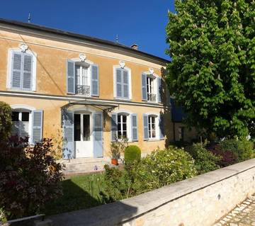 Location de vacances pour 6 personnes, avec terrasse à Freneuse