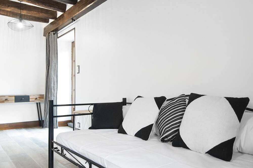 Dreibettzimmer-Deluxe-Ensuite-Gartenblick-Avec Sauna in Éguilly, Beaune und Umgebung