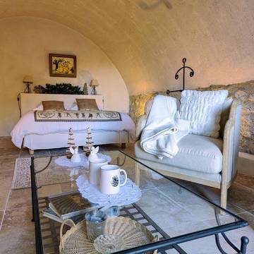 Chambre d’hôte pour 2 personnes, avec jardin et terrasse ainsi que vue et piscine à Les Pilles