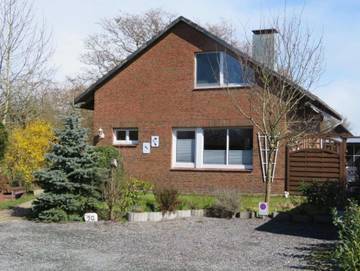 Ferienwohnung für 4 Personen, mit Terrasse und Garten, kinderfreundlich in Jade