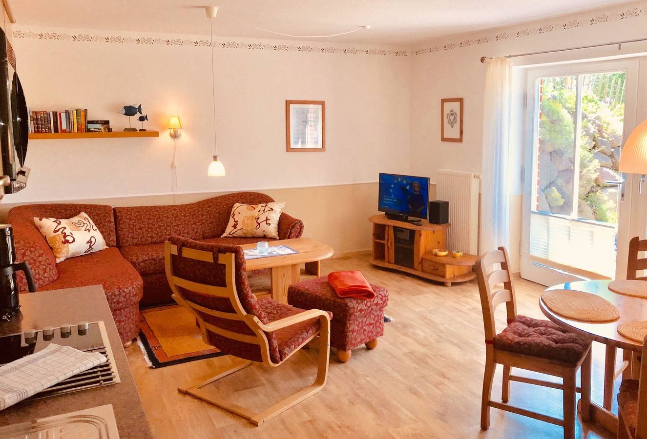 Ganze Ferienwohnung, Ein Steinwurf zum Ostseestrand: Ferienwohnung Martha mit Terrasse in Polchow, Glowe