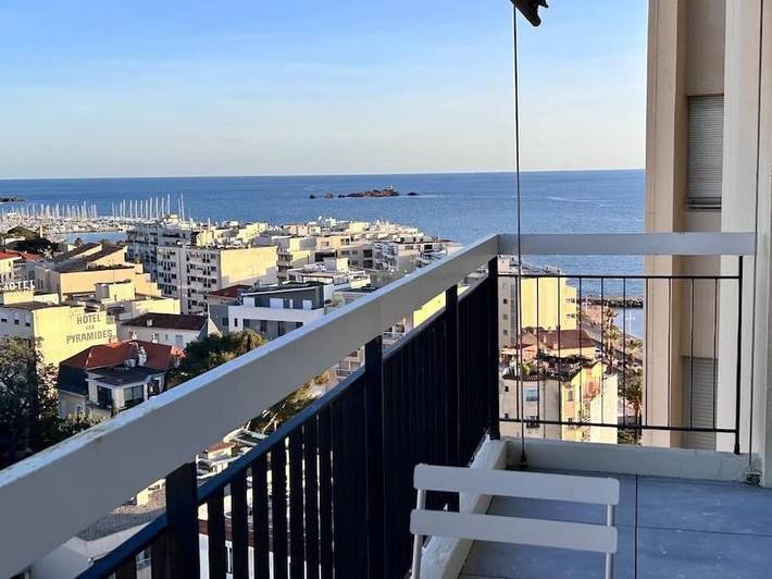 Gîte pour 4 personnes, avec vue et balcon dans Gare De Saint Raphael Valescure