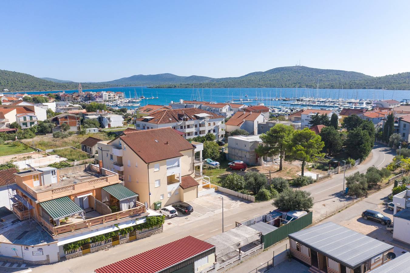 Ganze Wohnung, 2-Zimmer-Ferienwohnung mit Balkon Pirovac, Sibenik A-15659-a in Pirovac, Šibenik-Knin