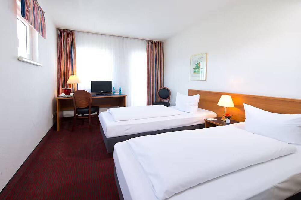 Stylish, Well-Equipped Room, 5 miles to Vivarium Zoo – Great for a Short Getaway in Griesheim, Südhessen