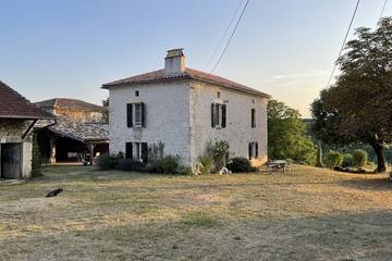 Gîte pour 10 personnes, avec jardin et terrasse à Roquecor