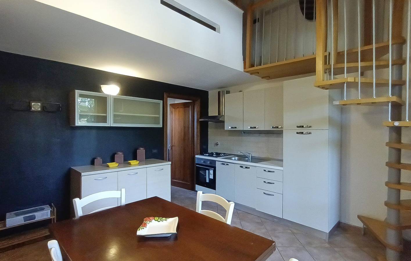 Appartement de vacances entier, Charmant appartement avec piscine et terrasse près du centre-ville de Montescudaio in Montescudaio, Côte des Étrusques