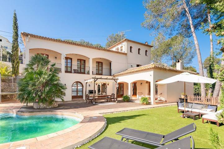 Villa pour 10 personnes, avec balcon et jardin à Olivella