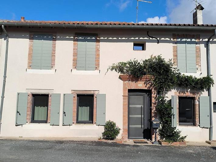 Location de vacances pour 6 personnes, avec Terrasse ainsi que Jardin et Piscine à Lagrave