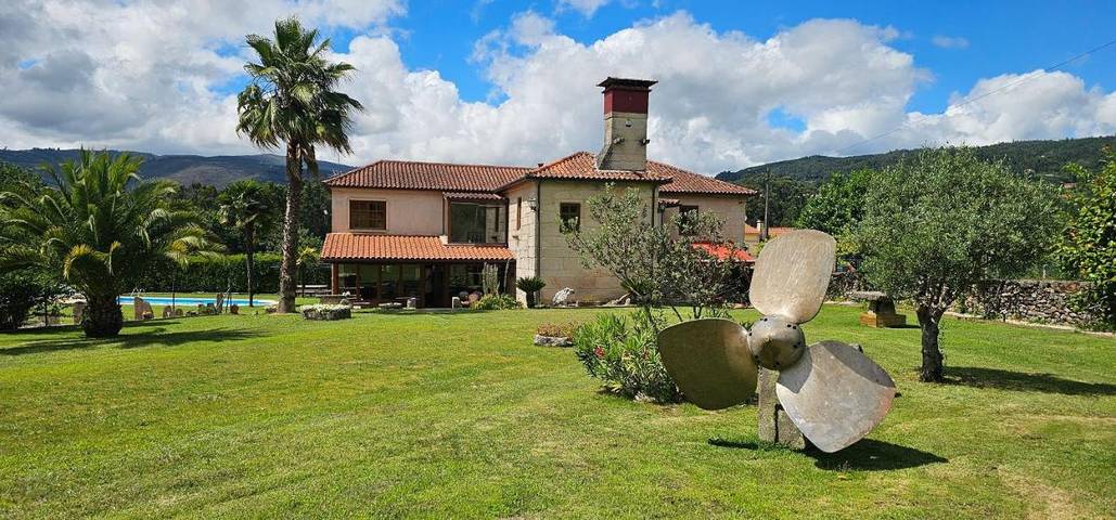 Location de vacances pour 10 personnes, avec terrasse et piscine à A Cañiza