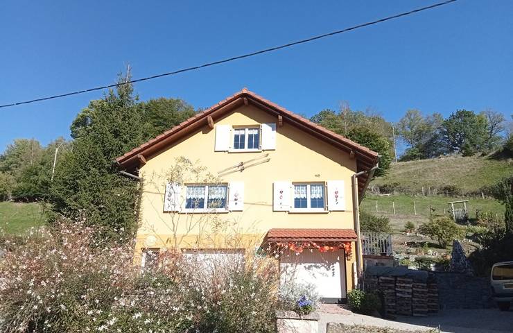 Gîte pour 5 personnes, avec terrasse et jardin