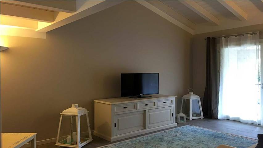 Gîte pour 6 personnes, avec vue ainsi que jardin et piscine, adapté aux familles à Porto Pino - 4