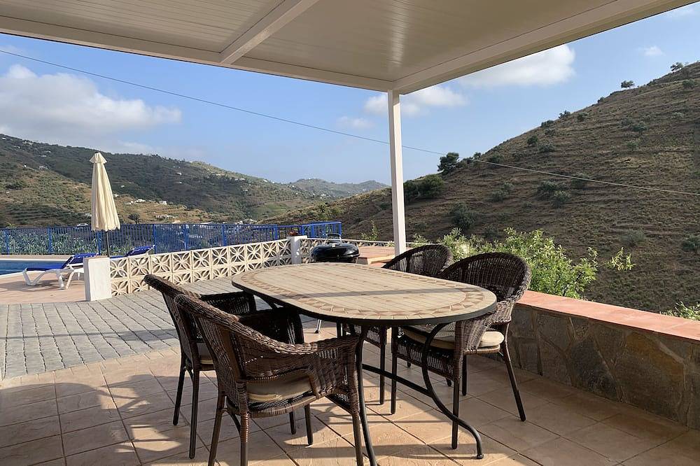 Cortijo Airen, New in the rental! Recently renovated holiday home in the campo in Cómpeta, Málaga Province