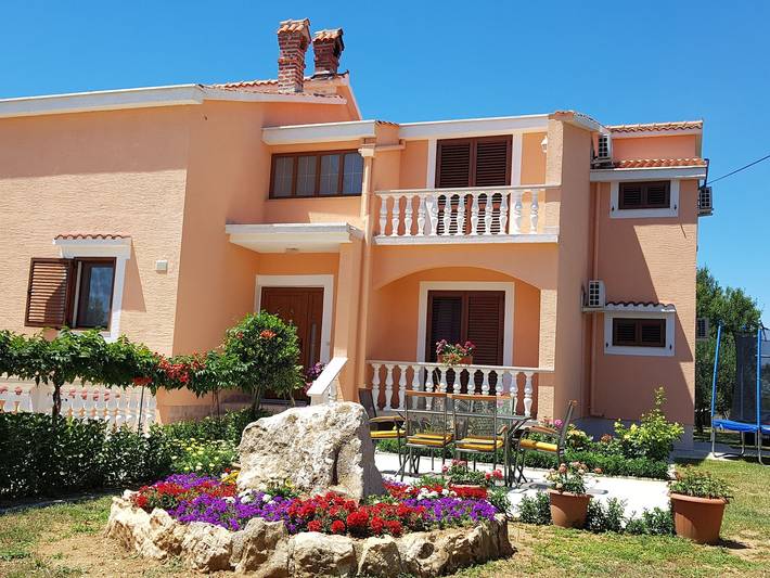 Ferienwohnung für 6 Personen, mit Balkon und Garten, kinderfreundlich in Vrsi