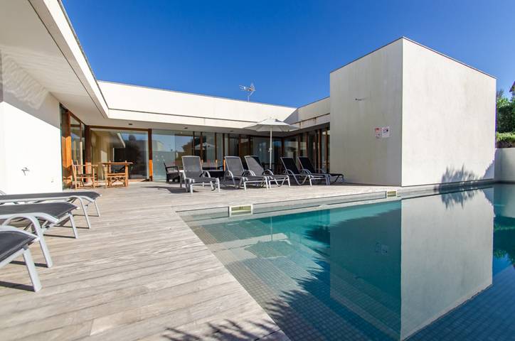 Villa "Ses Alzines" con vistas al mar, piscina, aire acondicionado, Wi-Fi, balcón, jardín y terraza in Son Ganxo, Sant Lluís