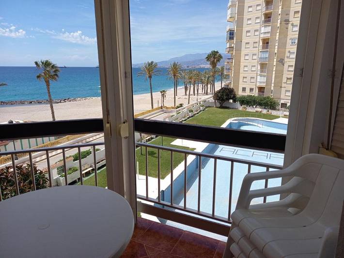 Apartamento de vacaciones para 5 personas, con vistas y piscina además de piscina para niños y jardín - 1