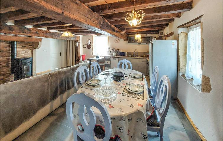 Riverside Retreat mit Pool, Parkplatz und Garten in Pouilly-sous-Charlieu, Roanne und Umgebung