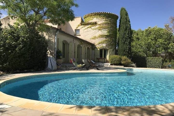 Location de vacances pour 9 personnes, avec jardin et terrasse à Saint-Jean-de-Fos