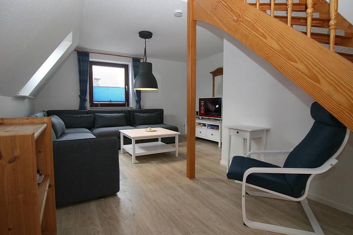 Ganze Wohnung, Großzügige 4-Zimmer-Ferienwohnung in einem Wohnhaus mit 2 Einheiten in Strand Hörnum, Hörnum