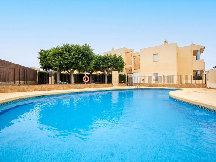 Apartamento de vacaciones para 4 personas, con jardín y piscina - 1