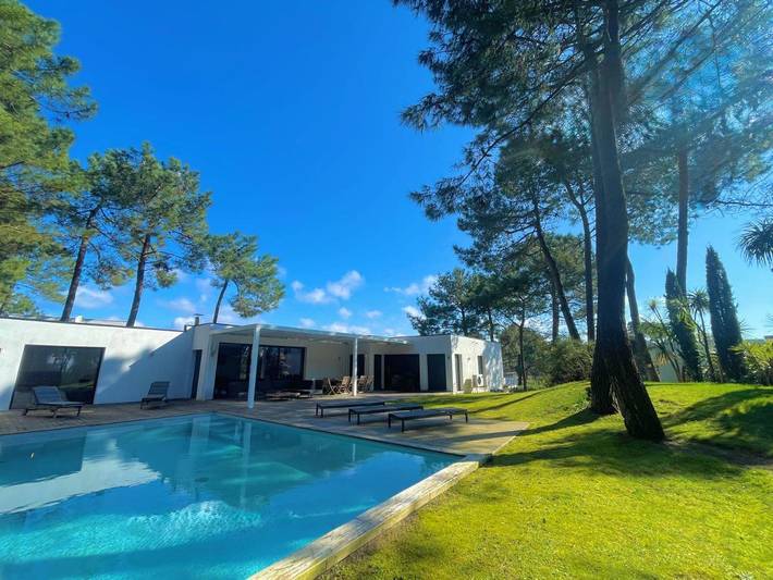 Villa pour 12 personnes, avec vue et jardin ainsi que terrasse et piscine