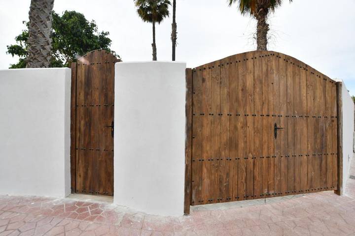 Location de vacances pour 20 personnes, avec piscine et vue ainsi que terrasse et jardin dans Playa Flamenca - 3