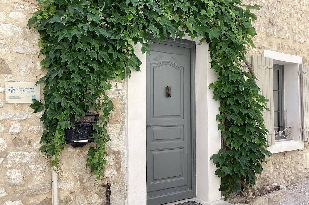 Maison de Village en Pierres, à 5minutes de L'isle sur la Sorgue in Velleron, Vaucluse