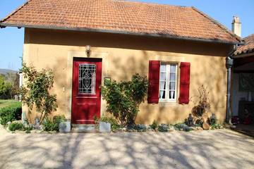 Gîte pour 4 personnes, avec piscine ainsi que terrasse et jardin à Saint-Martin-le-Redon