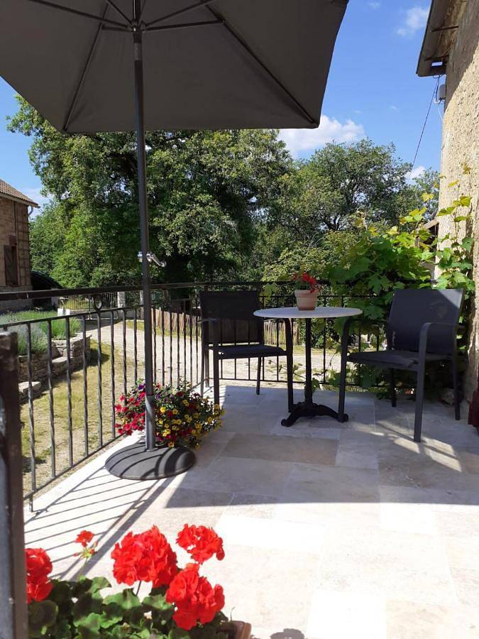 Location de vacances pour 2 personnes, avec jardin et vue ainsi que piscine et terrasse à Pezuls - 3