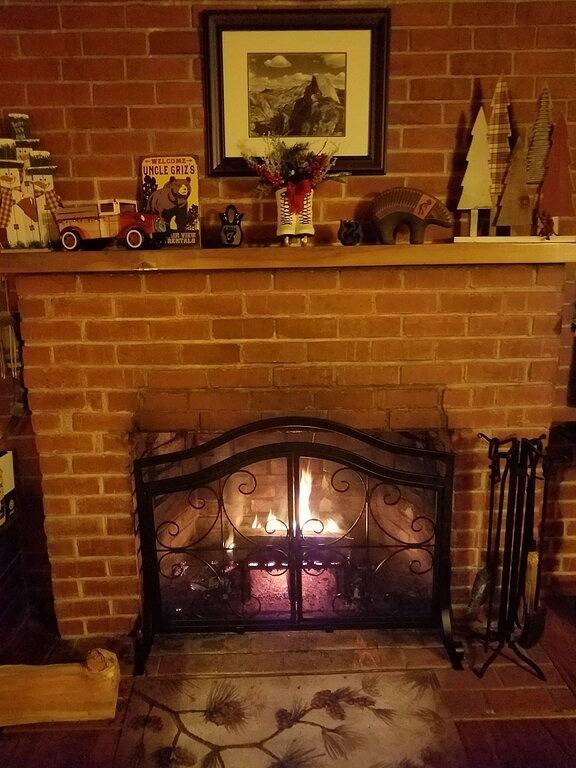 Hütte im Stil der 1940er Jahre mit modernen Annehmlichkeiten. 5 Minuten zum See in Bass Lake