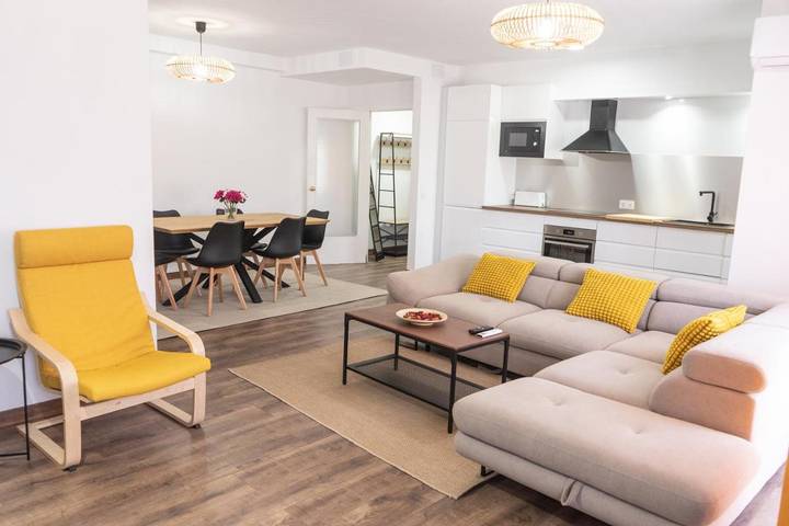 Gîte pour 6 personnes, avec Balcon ainsi que Terrasse et Vue à Cassà de la Selva