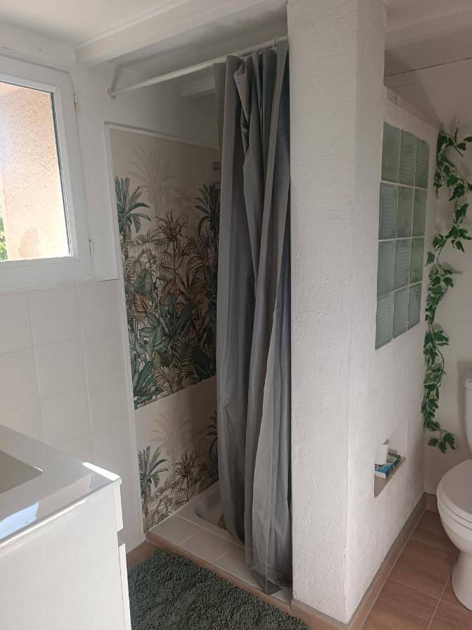 Gîte pour 2 personnes, avec jardin et terrasse à Rognonas - 4