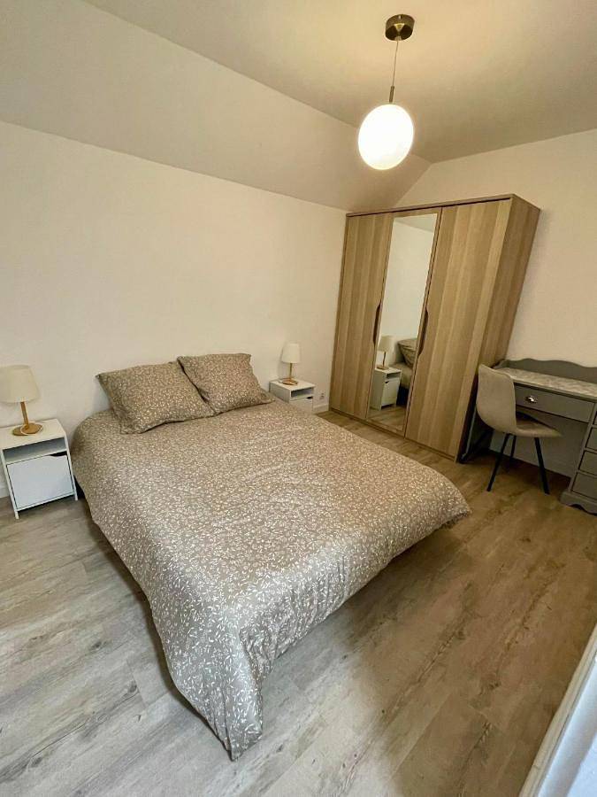 Appartement entier, One-Bedroom Apartment in Cosne-Cours-sur-Loire, Vallée de la Loire