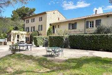 Gîte pour 16 personnes, avec vue ainsi que piscine et terrasse à Lafare